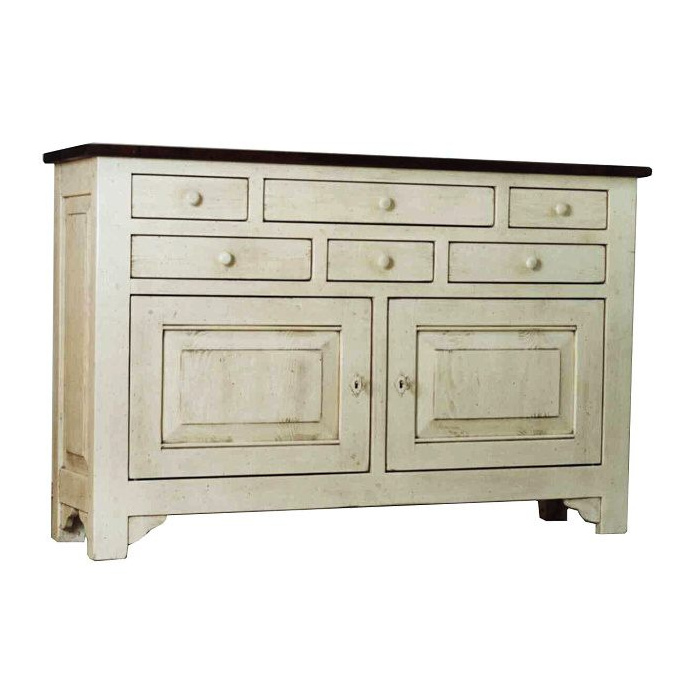 Robustná komoda v rustikálnom vzhľade so šiestimi zásuvkami v rôznych veľkostiach a dvoma dvierkami v krémovej farbe