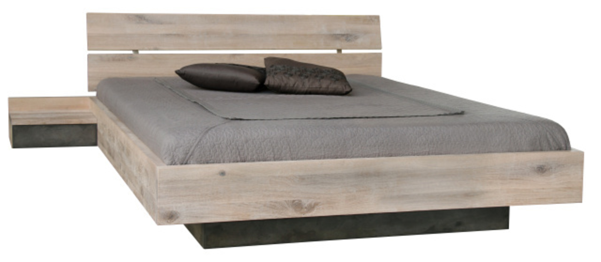 Manželská posteľ v minimalistickom duchu v škandinávskom štýle doplnená o nočný stolík s levytujúcim efektom, ktorý je jej súčasťou. Posteľ je z masívneho, svetlého dreva doplnená o sivú posteľnú bielizeň